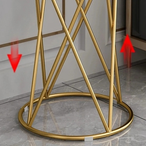 Table d'appoint ronde de luxe en faux marbre noir avec élégantes jambes en métal doré croisées pour chambre et balcon - Product Image 3