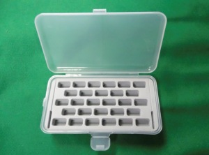 Cajas de Almacenamiento para Bobinas DK-567A con 28 Compartimentos y 2 Enhebradores de Agujas - Product Image 4