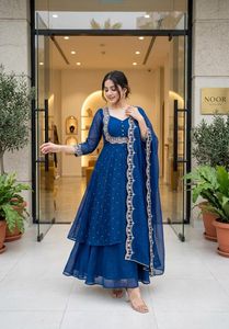 ชุดสูทผ้าไหมวิชิตราเทียมสำหรับผู้หญิง ปักลายสวยงาม พร้อมผ้าคลุมไหล่ สำหรับงานปาร์ตี้ - Product Image 5