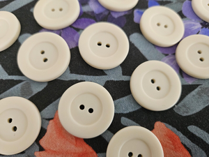 Boutons en os blancs de qualité supérieure pour vêtements, artisanat et projets de bricolage - Product Image 4