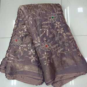 Exclusif pour les robes de soirée et les saris de luxe en tissu filet 100% soie enduite de PA, richement ornés de broderies Cutdana, conçus pour la confection de vêtements à motifs. - Product Image 3