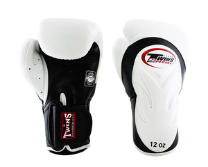 Guantes de Boxeo Profesionales Twins de Diseño Nuevo en Blanco y Negro, Guantes de Boxeo Twins de Cuero Genuino para MMA, Muay Thai, Sparring y Kickboxing - Product Image 1