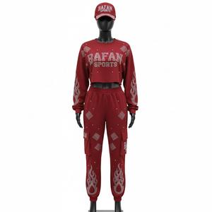 Conjunto de mujer de alta calidad en algodón, poliéster y forro polar de 280 GSM, camiseta corta y pantalón color granate con logo de cristal termotransferible. - Product Image 1