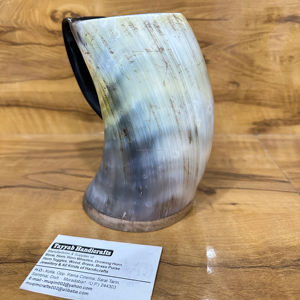 Corne à boire viking en buffle naturel, mug en corne africaine avec fond en bois pour le thé, le café et la bière - Product Image 1