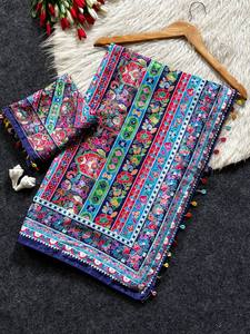 Sari de Seda Azul con Diseño Floral Clásico, Hecho a Mano, con Bordado de Espejo y Ribete, Reversible, Largo hasta el Tobillo, Vestido Tradicional para Mujer - Product Image 3