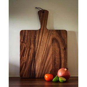 Planche à découper ronde en bois naturel avec longue poignée, planche à découper de cuisine durable, accessoire de préparation alimentaire - Product Image 1