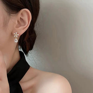 Boucles d'oreilles classiques unisexes en or massif 18 carats avec diamants naturels taille brillant rond, bijoux de luxe pour mariage et soirée - Product Image 2