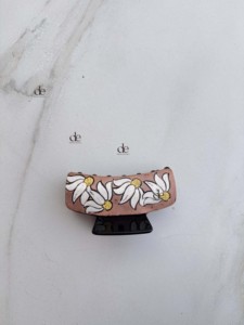 Nuevas Pinzas para el Cabello Hechas a Mano con Cuero Repujado y Flores de Margarita, Elegantes Pinzas de Cuero Genuino para Mujer, Accesorios para el Cabello - Product Image 4