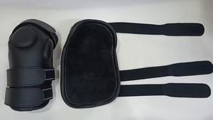 Protège-genoux équestres en cuir noir pour chevaux, réglables, antichoc, pour l'entraînement et le soutien des jambes - Product Image 3