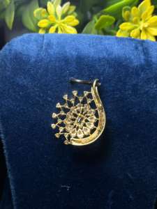 Collar con Colgante de Diamante Cultivado en Laboratorio, Diseño Floral Elegante, Chapado en Oro Amarillo de 9K, Alta Calidad, para Bodas y Fiestas - Product Image 2