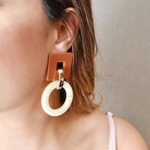Boucles d'oreilles pendantes en résine de style européen et américain, motif fleur éternelle - Product Image 6