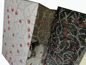 Dentelle en tulle brodée à la main, élégante et écologique, avec des strass rouges et des perles argentées pour robe - Product Image 2