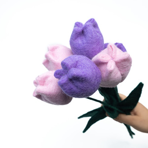 Ramo de Tulipanes de Fieltro Hechos a Mano, Flores Artificiales de Fieltro al por Mayor, Decoración de Primavera para el Hogar, Arreglos Florales - Product Image 1