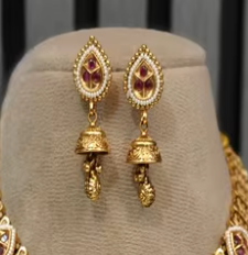 Ensemble collier et boucles d'oreilles en moissanite plaqué or de qualité supérieure, exquis et raffiné, pour collection de mariage. - Product Image 2