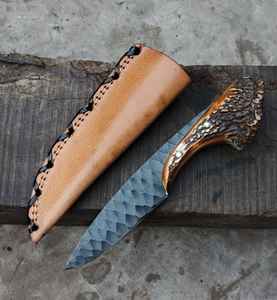 มีดล่าสัตว์ทำมือจากเหล็กกล้าคาร์บอนสูง ด้ามเขาสัตว์ แบบเต็มด้าม ผลิตโดยโรงงาน OEM ขายส่งโดยตรง เหมาะสำหรับกิจกรรมกลางแจ้ง ตั้งแคมป์ ของขวัญที่ดีที่สุด - Product Image 1