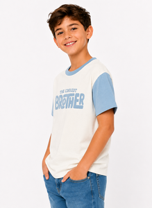 T-shirt graphique blanc et bleu ciel pour garçons, en coton décontracté à manches courtes, imprimé élégant, confortable pour le quotidien - Product Image 2