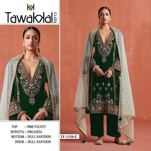 Traje Salwar de Terciopelo con Diseño Tradicional y Bordado con Lentejuelas, Salwar Kameez para Fiestas, para Venta de Exportación - Product Image 3