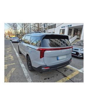 Kia Carnival HEV 9 places 2024 avec sièges en cuir Gravity, boîte de vitesses automatique, caméra de recul - 4 800 km, conduite à gauche - Product Image 3