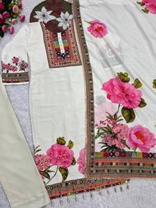 Ensemble de costume Salwar imprimé floral blanc pour femmes avec dupatta |   Ensemble de vêtements ethniques de créateur, kurta et pantalon |   Vêtements traditionnels indiens - Product Image 4