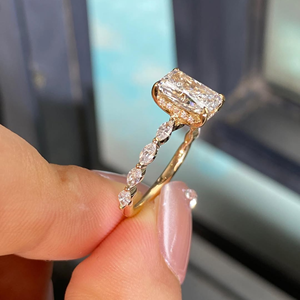 Anillo de Compromiso y Boda de Alta Calidad con Zirconia de 2.30 Quilates, Chapado en Oro Rosa sobre Plata, Corte Radiante, Joyería Moderna para Regalo o Fiesta - Product Image 2