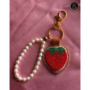 Llavero de Corazón Hecho a Mano con Cuentas, Bonito Llavero Bordado con Cuentas de Corazón Rosa, Colgante Romántico para Bolso, Regalo para Mujeres y Niñas - Product Image 4