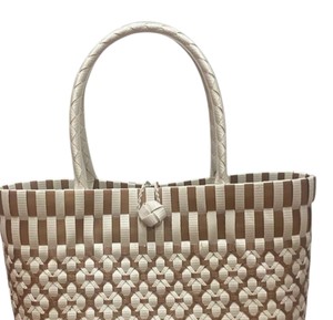 Sac fourre-tout décontracté pour femme en plastique tressé, fait main, marron neutre, tendance, en promotion - Product Image 2