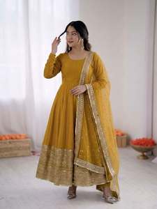 Vestido Anarkali de seda romana con diseño de secuencia de códigos, ideal para fiestas, con falda y dupatta con bordados elaborados, conjunto listo para usar. - Product Image 6