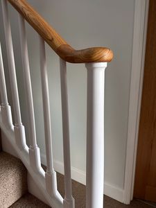 Barandilla de madera tradicional con piezas de escalera de madera de caucho fabricadas con máquina CNC para cualquier escalera de EFS - Product Image 6