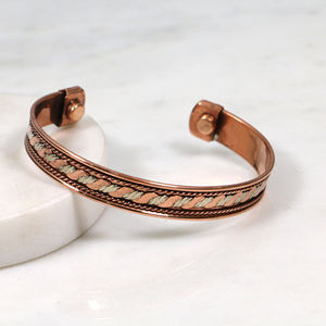 Bracelet manchette artisanal en métaux mélangés (cuivre) – Jonc ajustable en laiton et fil d'argent avec incrustation magnétique pour hommes et femmes - Product Image 1