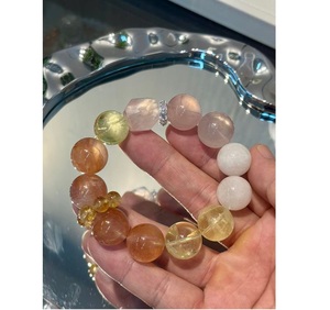 Bracelet de luxe en résine avec motif marbré exclusif fait main – Accessoire de poignet élégant pour collections de boutiques - Product Image 3