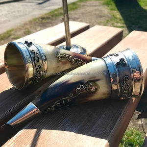 Corne à boire artisanale au design unique, 100% naturelle, corne à boire viking, corne à boire pour la bière, en provenance d'Inde - Product Image 1