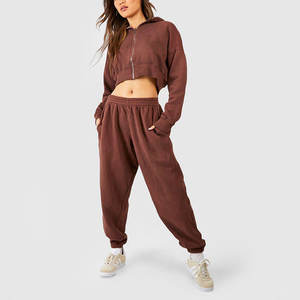 Ensemble de survêtement décontracté pour femme, coupe courte, personnalisé, élégant, pour un usage quotidien - Product Image 1