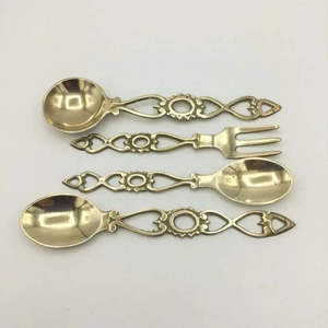 Ensemble de couverts en métal de qualité hôtelière, conçu pour un usage professionnel, offrant une finition uniforme, une forme équilibrée et une fiabilité. - Product Image 5