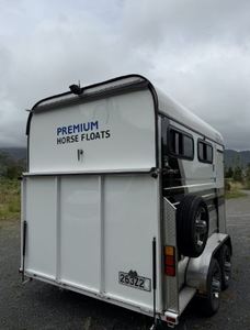 Nuevo Remolque para Caballos Premium 2022 con Carga en Ángulo para Remolque de Caballos, Capacidad Máxima de 2 Caballos en Venta - Product Image 3