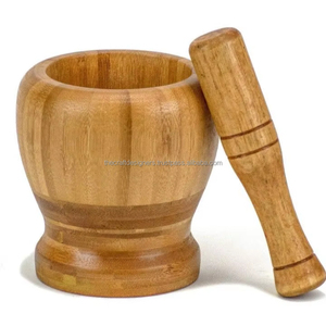 Mortier et pilon en bois compact, parfait pour le broyage de petites quantités d'épices et facile à ranger dans toute cuisine moderne - Product Image 1