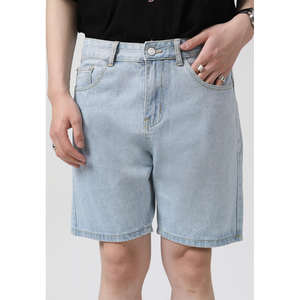 Shorts en jean 100% coton pour homme, personnalisables avec logo sérigraphié, style streetwear hip hop, denim bleu délavé, vente en gros. - Product Image 4