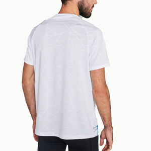 เสื้อยืดคอกลมแขนสั้นสีขาวสำหรับผู้ชาย ทรงเข้ารูป ระบายอากาศได้ดี ผลิตจากผ้าโพลีเอสเตอร์ถัก สวมใส่สบาย สีพื้น - Product Image 2