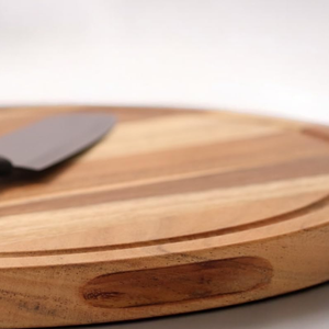 Tabla de cortar redonda de madera de acacia al por mayor de fábrica con asa incorporada para preparación de alimentos, hecha en Vietnam, buen precio - Product Image 2