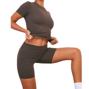 Haut court côtelé à col montant et manches courtes pour femme, personnalisable en gros, idéal pour l'été et la gym - Grande Vente - Product Image 2