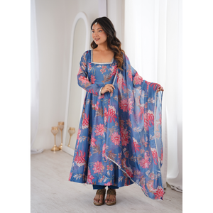 Robe Kali en organza floral de haute couture avec silhouette circulaire soutenue par un tissu, pantalon coordonné et dupatta en dentelle pour femme - Product Image 2