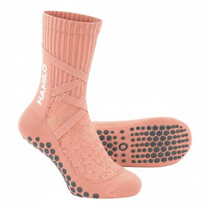 ถุงเท้ากีฬาสำหรับผู้ชาย ผลิตในปากีสถาน ป้องกันการลื่นไถล พร้อมดีไซน์เก็บความร้อนในตัว ออกแบบพิเศษสำหรับฟุตบอลและซอคเกอร์ - Product Image 1