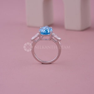 Anillo de oro blanco de diseño moderno con diamante de corte pera creado en laboratorio, certificado por IGI con claridad VVS para mujeres, procedente de la India. - Product Image 4