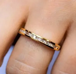 Anillo de Compromiso con Diamante Simulado Corte Baguette de 2 Quilates, Chapado en Oro Amarillo de 14k - Product Image 3