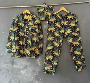 Pijamas de Seda para Hombre al por Mayor, Ropa de Dormir Lisa de Satén, Tallas Grandes, Ropa de Casa de Dos Piezas con Bolsillos - Product Image 5