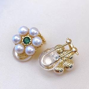 Boucles d'oreilles classiques françaises micro-incrustées Haoshi, bijoux rétro en forme de pétale, perle d'eau douce de 4-5 mm, pince d'oreille pour femmes - Product Image 4