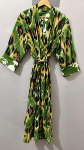 Bata de Terciopelo de Algodón 100% Ecológica Reversible con Estampado Ikat Verde, Manga Larga, Estilo Envolvente, Kimono para Mujer - Product Image 3