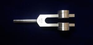 Diapason médical en aluminium 128 Hz avec marteau en caoutchouc, kit de fréquences diagnostiques pour usage hospitalier, examen neurologique et ORL, garantie 3 ans - Product Image 2