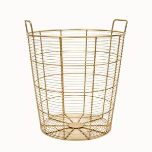 Panier à linge en fil métallique doré de qualité supérieure, grand panier de rangement pour vêtements sales en maille métallique avec poignées latérales - Product Image 1