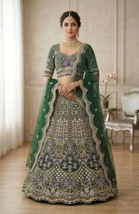 Lehenga Dupatta Étnico Tradicional de Seda Satinada con Lentejuelas y Bordados, Diseño Exclusivo de 4 Metros, Calidad Excepcional - Product Image 3
