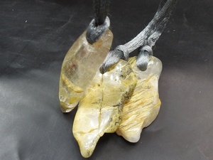 Pendentif en quartz rutile doré naturel brut - Perforé à l'avant - Trou de 3 mm - Poli et lisse - Taille 40-50 mm - Fournitures pour grossistes - Cadeau - Product Image 4